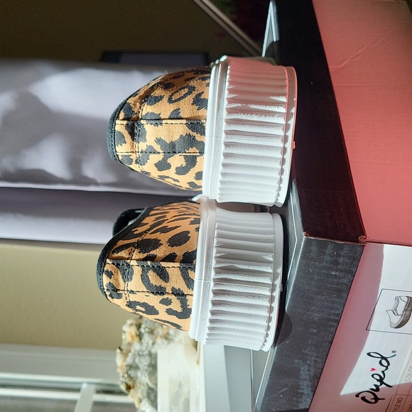 NIB 🐆 Platform leopard print slip-on sneakers - Picture 9 of 12